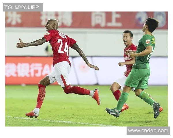 恒大与国安激战正酣谁能在这场巅峰对决中笑到最后