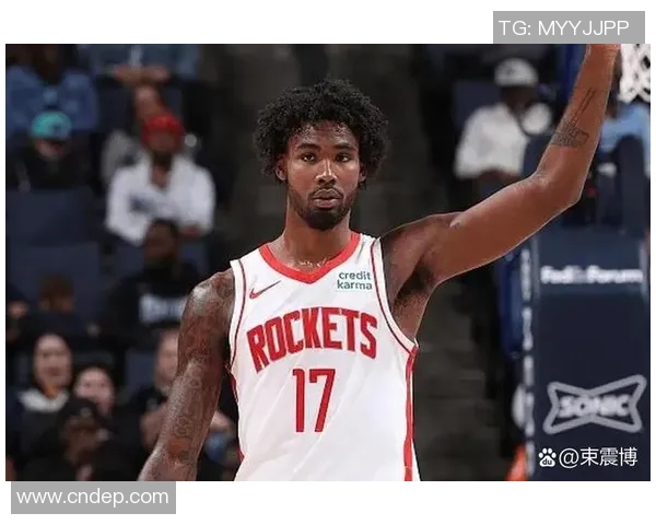火箭与活塞激战正酣NBA赛场精彩对决引发球迷热议