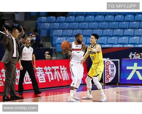 火箭队与黄蜂队激战正酣2月28日精彩对决引发球迷热议