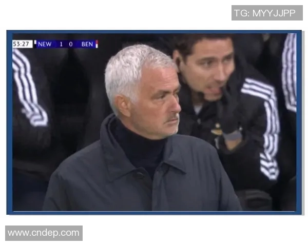 欧冠激战本菲卡对决曼联谁能在巅峰对决中笑到最后