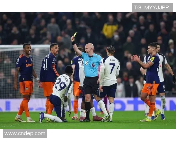 马赛欧冠赛后球迷冲突升级引发大规模斗殴现场混乱不堪